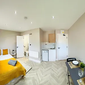  Guest house London Heathrow Airport Only 5 Mins To Airport United Kingdom